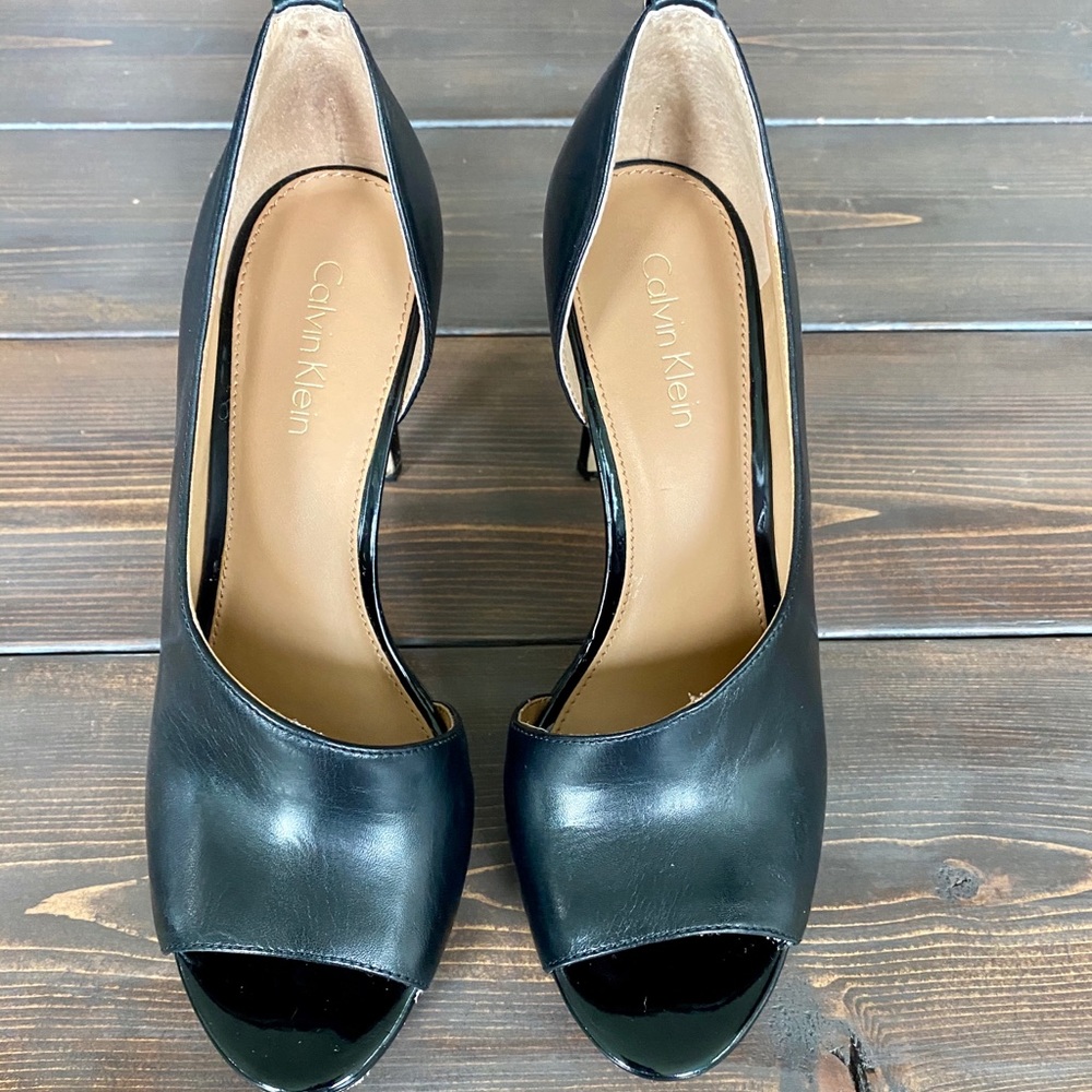 Calvin Klein Saira Peep Toe Demi-d’Orsay 6 Black